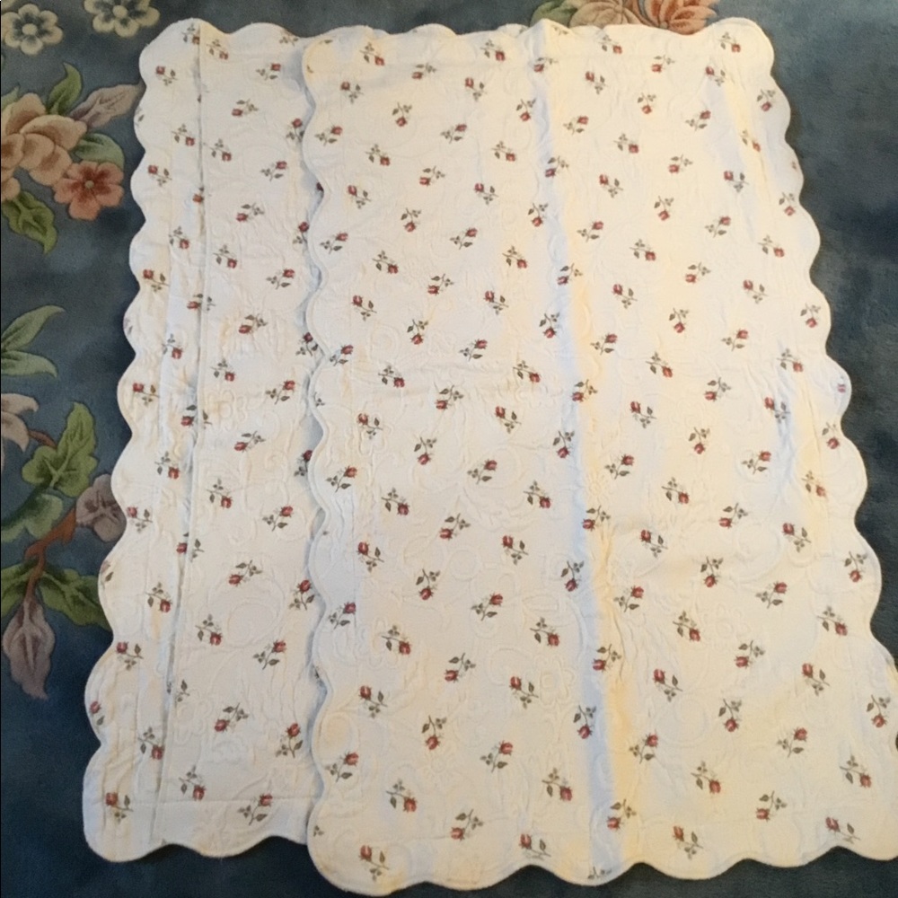 LARGE PAIR OF VINTAGE PILLOW SHAMS